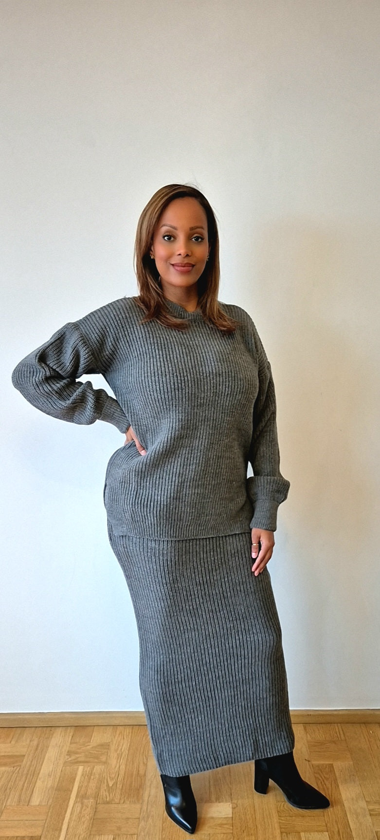 Grey sweater & skirt (one size)