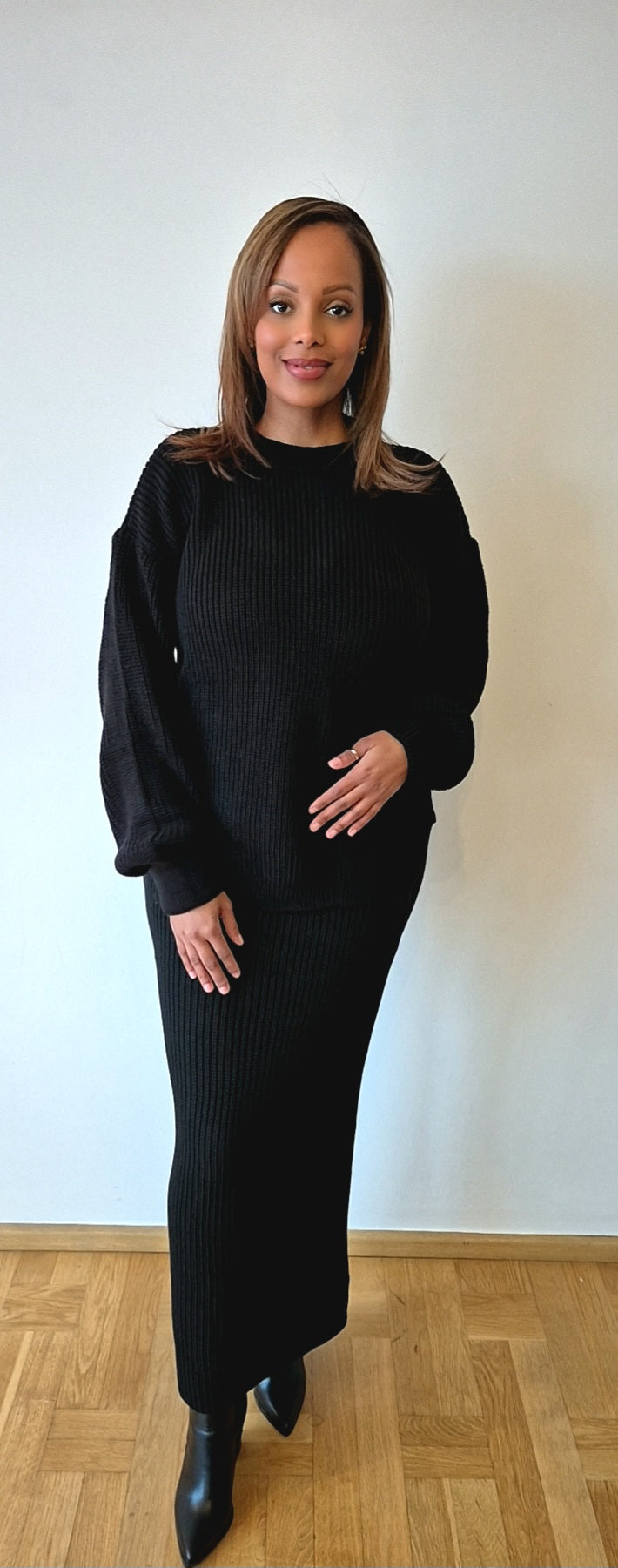 Black sweater & skirt (one size)