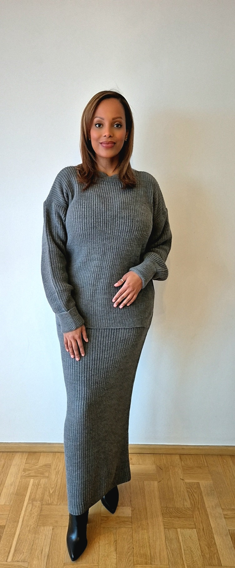 Grey sweater & skirt (one size)